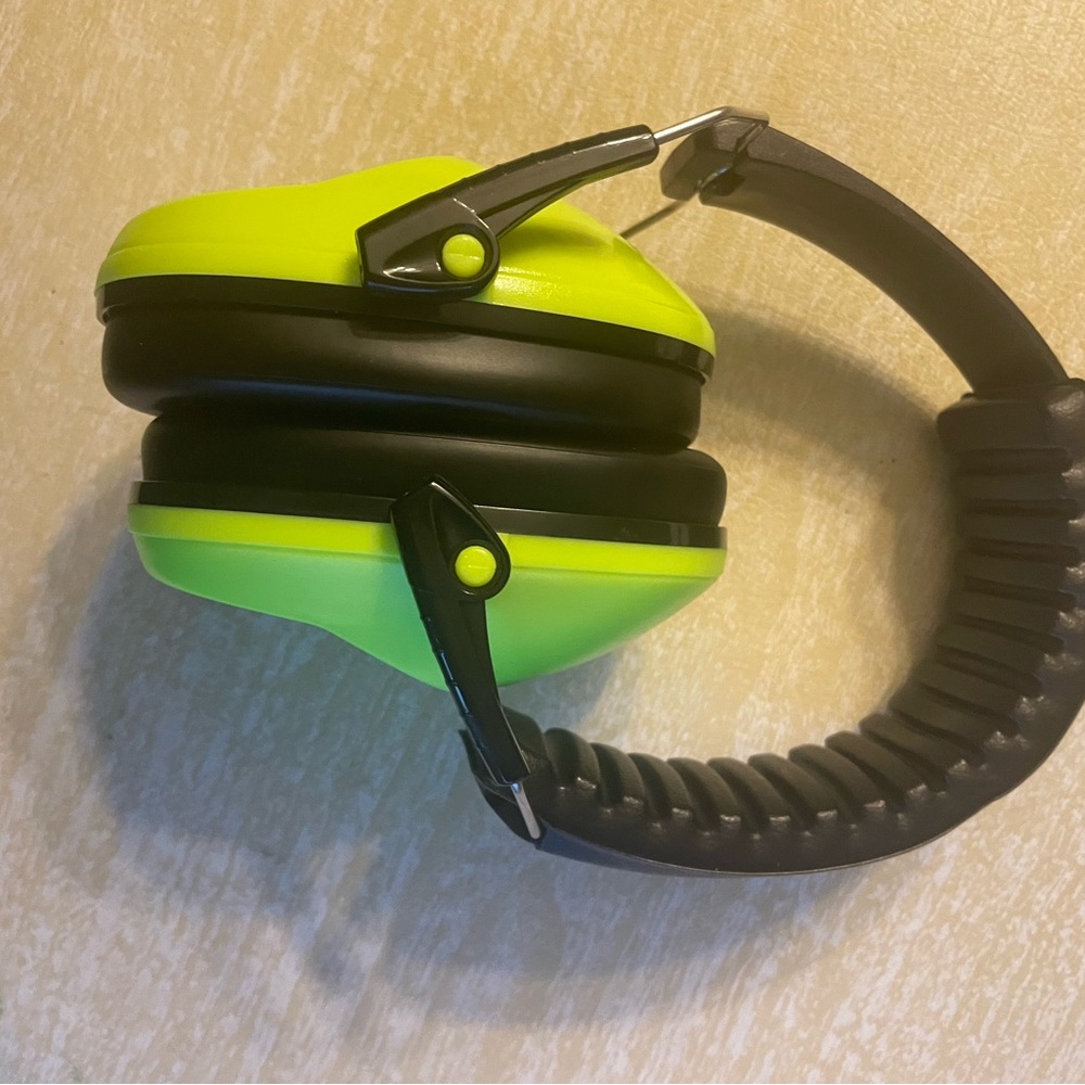 Neon Green and Black Headphones noise reduction EUC!